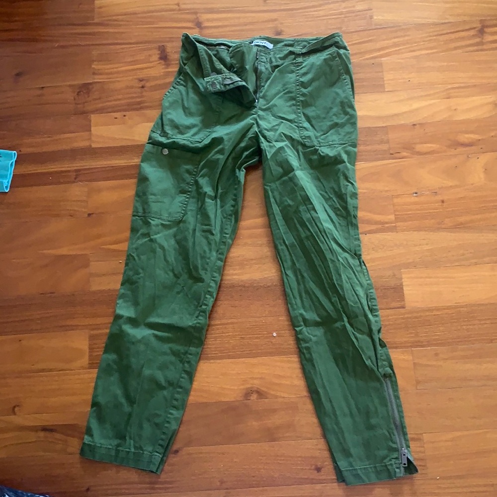 Green pants with pockets